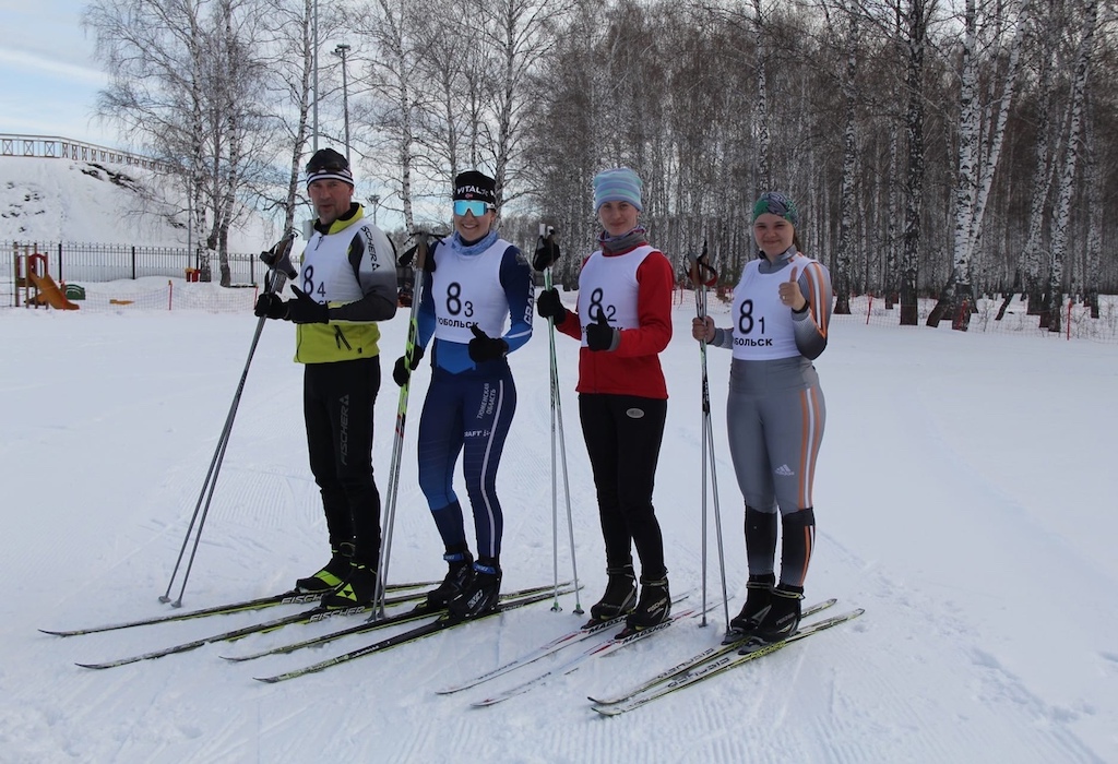 Трудовые коллективы состязались в лыжных гонках и гиревом спорте