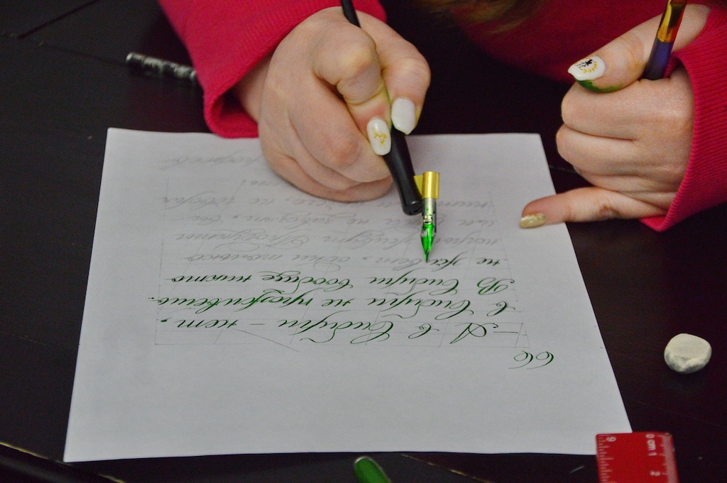 В школе каллиграфии "Ультра" прошел день ручного письма