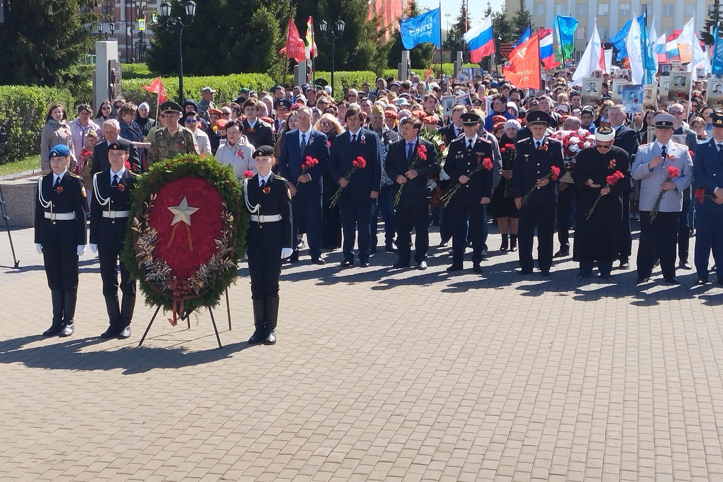 В Тобольске прошла церемония возложение цветов, посвящённая 78-ой годовщине Победы в Великой Отечественной войне.