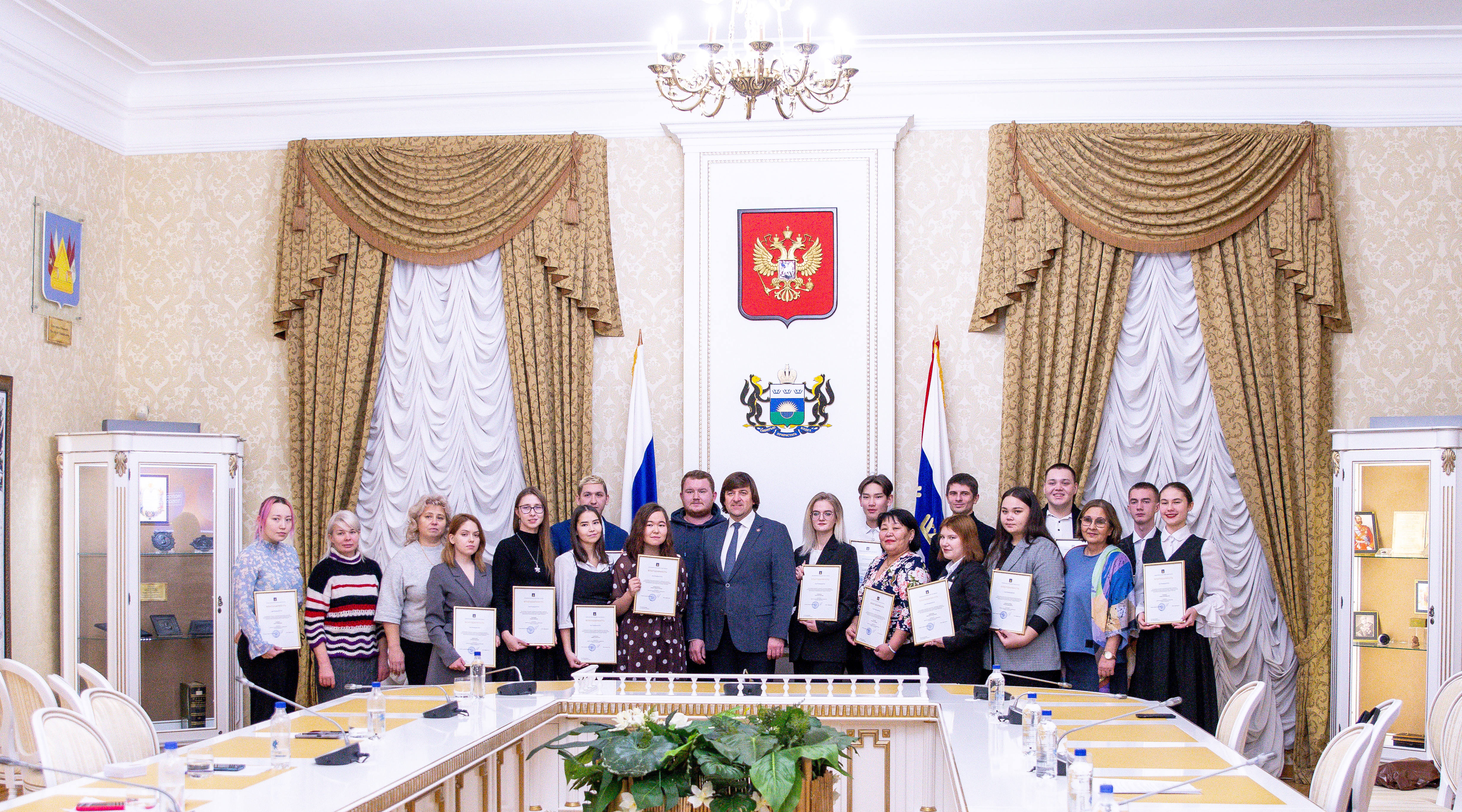 Во Дворце Наместника наградили лучших волонтеров города Тобольска